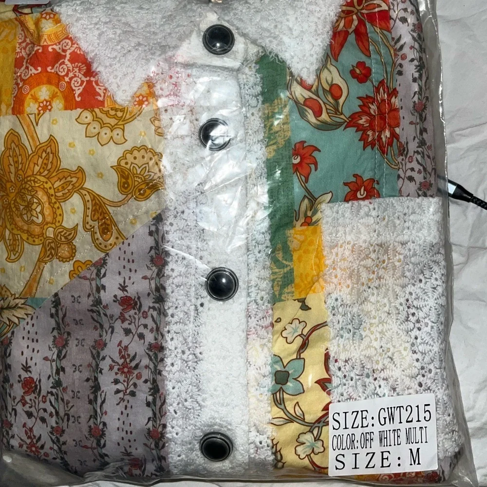 POL Textured White Eyelet Lace Patchwork Button-Up Shirt - Picture 7 of 7